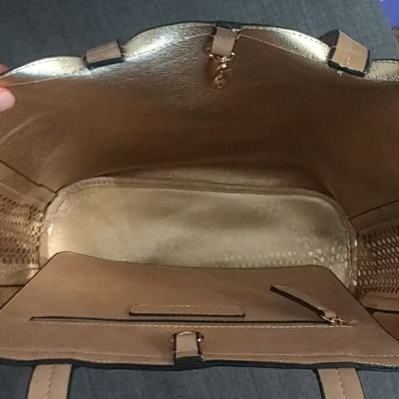 Kenneth Cole Reaction cream shoulder bag - Picture 4 of 4